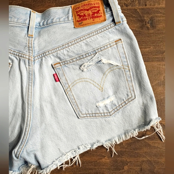 Levi's 501 Women's Jean Shorts sz 28 - Picture 4 of 7